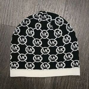 Michael Kors Circle Link Beanie | One size